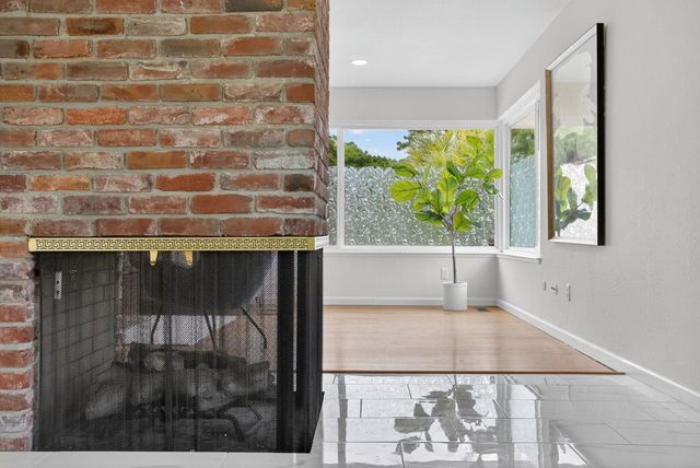 350 350 Elysian Fields Dr, Oakland, CA 94605