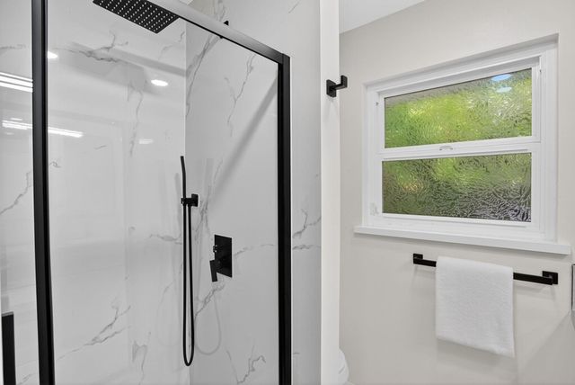 350 350 Elysian Fields Dr, Oakland, CA 94605