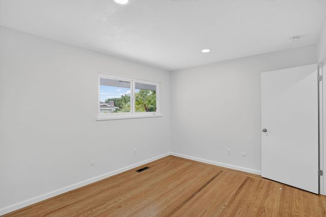 350 350 Elysian Fields Dr, Oakland, CA 94605