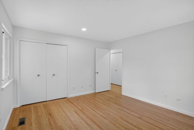 350 350 Elysian Fields Dr, Oakland, CA 94605