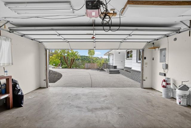 350 350 Elysian Fields Dr, Oakland, CA 94605