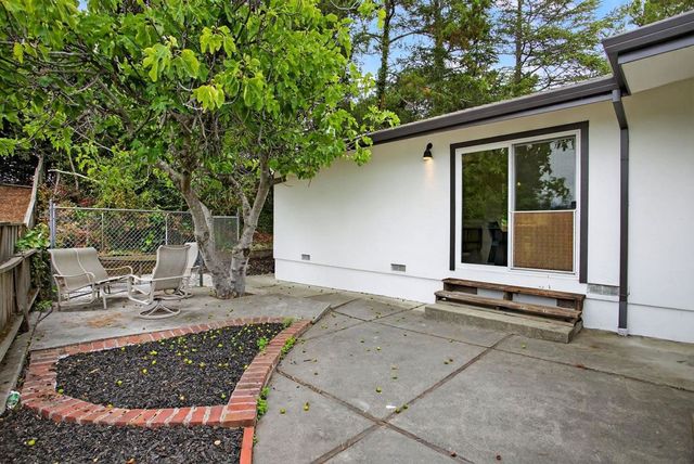 350 350 Elysian Fields Dr, Oakland, CA 94605