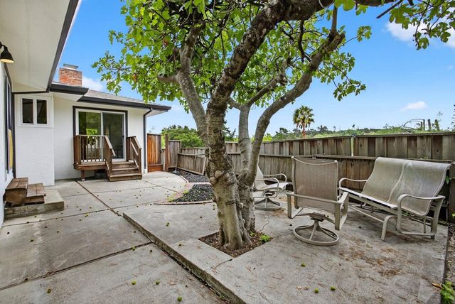 350 350 Elysian Fields Dr, Oakland, CA 94605