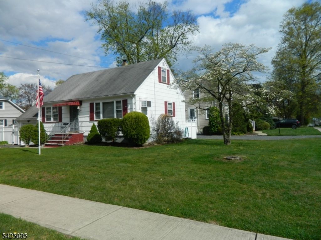 20 Saint Charles Ave, West Caldwell Twp., NJ 07006 — photo 2