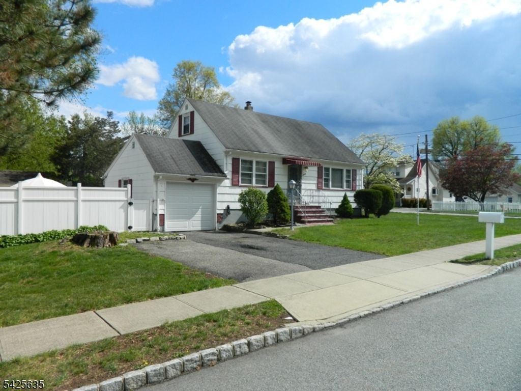 20 Saint Charles Ave, West Caldwell Twp., NJ 07006 — photo 3