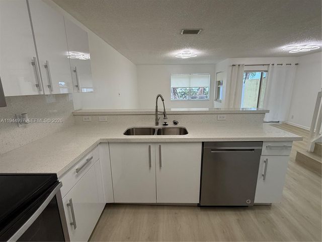 973 Imperial Lake Rd 973, West Palm Beach, FL 33413