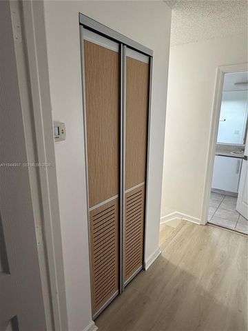 973 Imperial Lake Rd 973, West Palm Beach, FL 33413