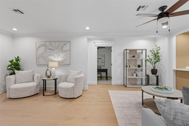 2210 Wakefield Drive, Houston, TX 77018