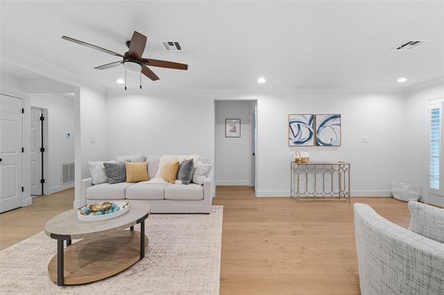 2210 Wakefield Drive, Houston, TX 77018