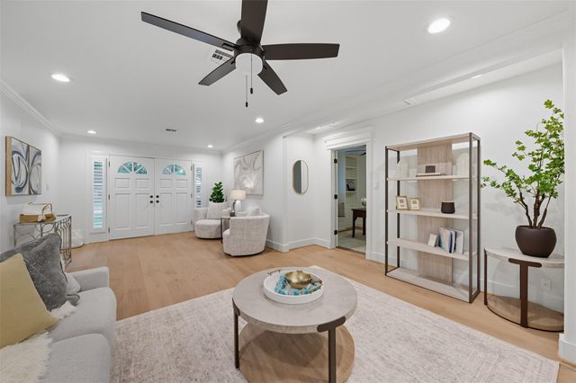 2210 Wakefield Drive, Houston, TX 77018