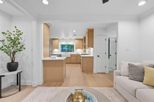 2210 Wakefield Drive, Houston, TX 77018