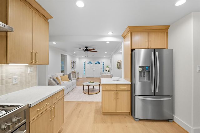 2210 Wakefield Drive, Houston, TX 77018