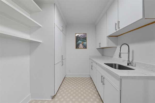 2210 Wakefield Drive, Houston, TX 77018