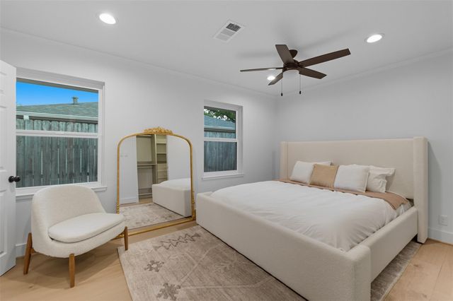 2210 Wakefield Drive, Houston, TX 77018