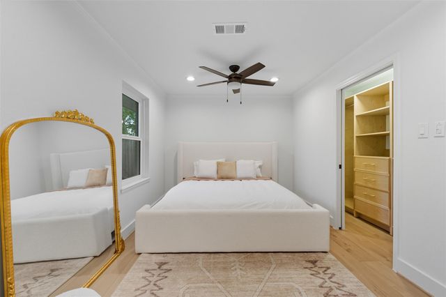 2210 Wakefield Drive, Houston, TX 77018