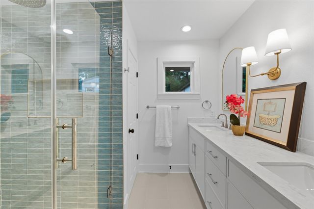 2210 Wakefield Drive, Houston, TX 77018