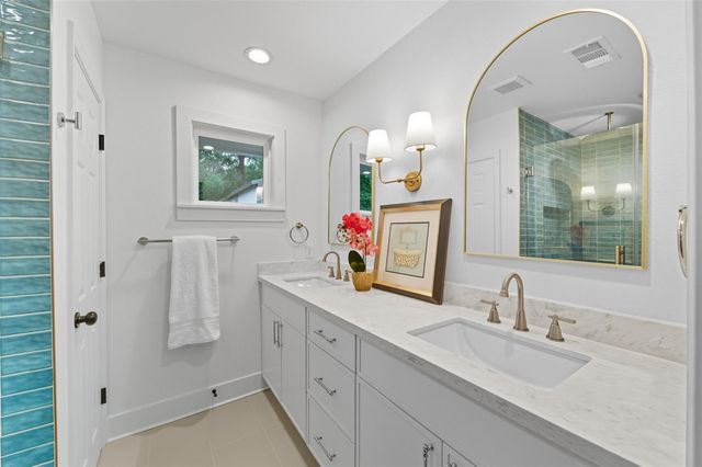 2210 Wakefield Drive, Houston, TX 77018