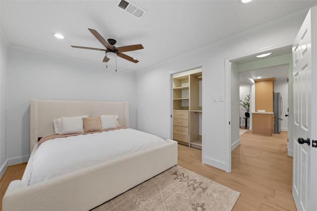 2210 Wakefield Drive, Houston, TX 77018