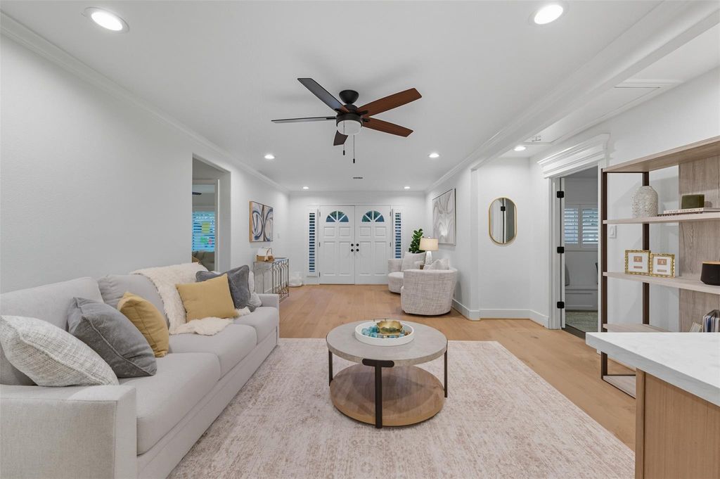 2210 Wakefield Drive, Houston, TX 77018