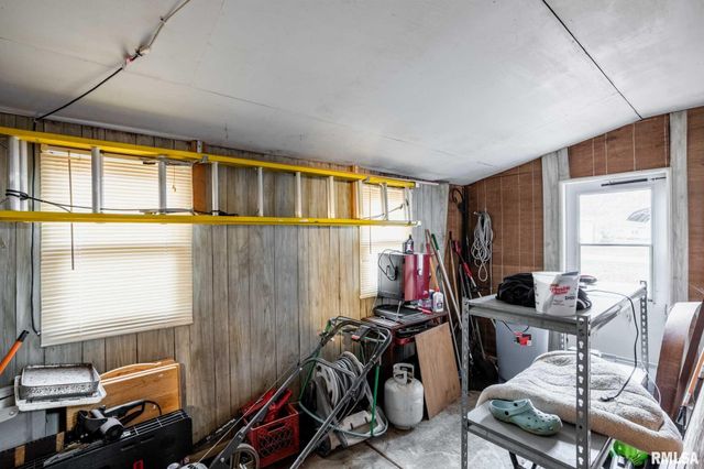 800 W 11TH Street, Johnston City, IL 62951