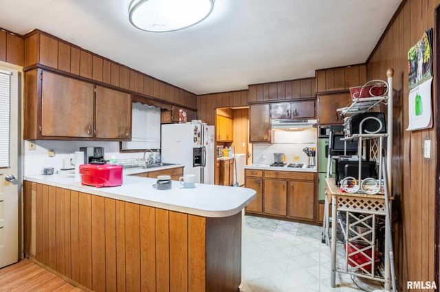 800 W 11TH Street, Johnston City, IL 62951