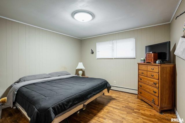 800 W 11TH Street, Johnston City, IL 62951