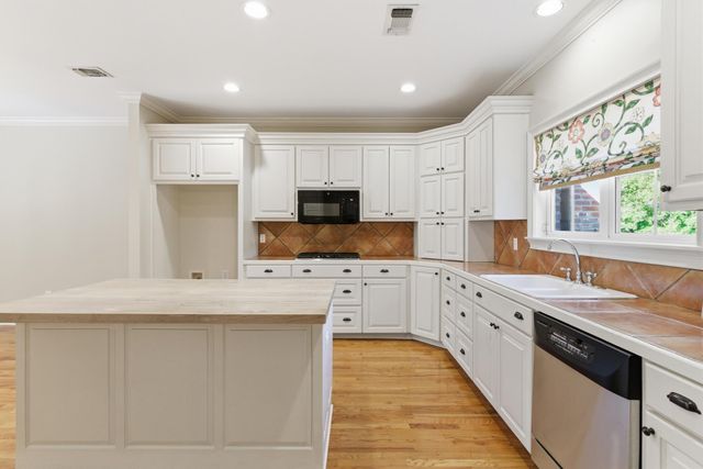 72 Brookline Dr., Hattiesburg, MS 39402