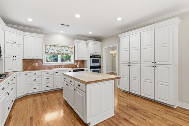 72 Brookline Dr., Hattiesburg, MS 39402