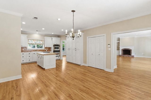 72 Brookline Dr., Hattiesburg, MS 39402