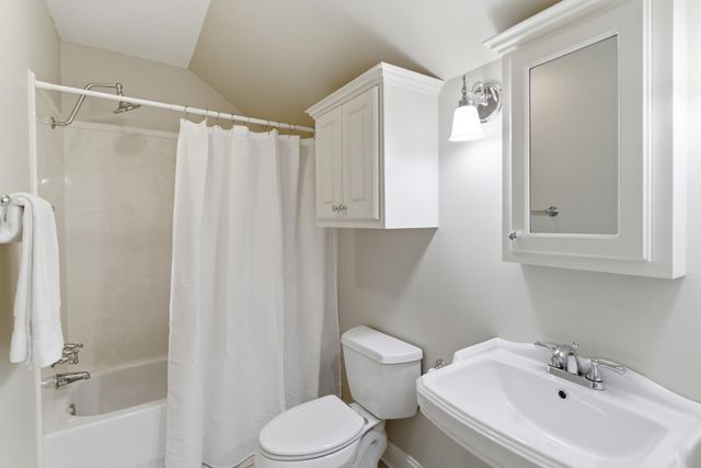 72 Brookline Dr., Hattiesburg, MS 39402