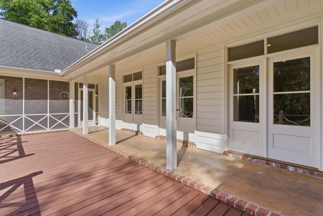 72 Brookline Dr., Hattiesburg, MS 39402