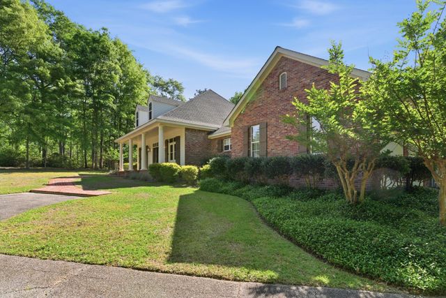 72 Brookline Dr., Hattiesburg, MS 39402