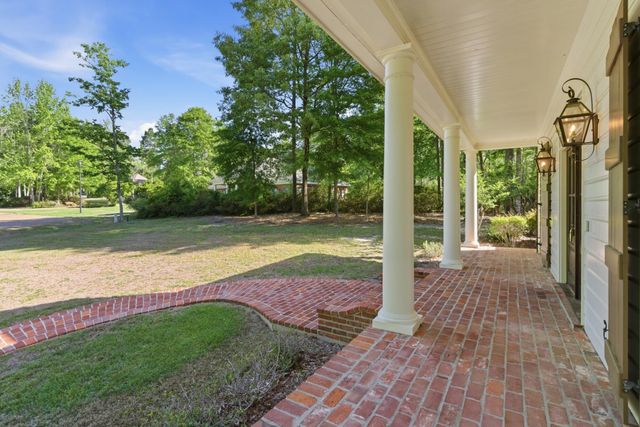 72 Brookline Dr., Hattiesburg, MS 39402