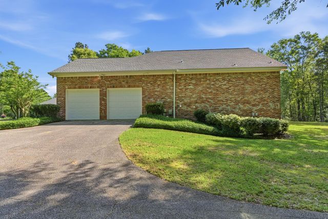 72 Brookline Dr., Hattiesburg, MS 39402