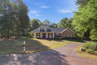 72 Brookline Dr., Hattiesburg, MS 39402