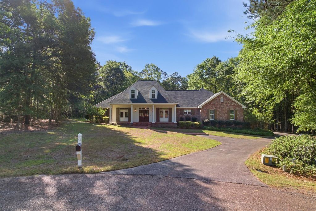 72 Brookline Dr., Hattiesburg, MS 39402