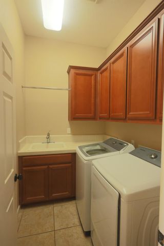 1472 Vasco, Manteca, CA 95337