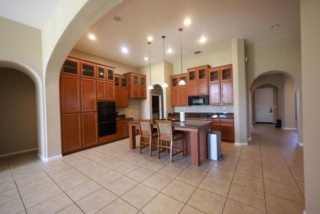 1472 Vasco, Manteca, CA 95337