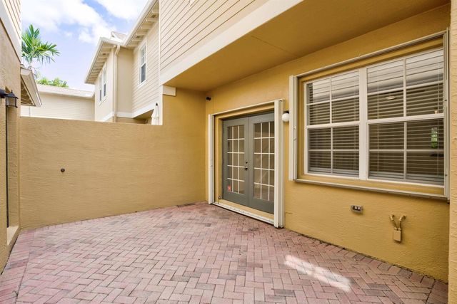 158 W Thatch Palm Circle, Jupiter, FL 33458