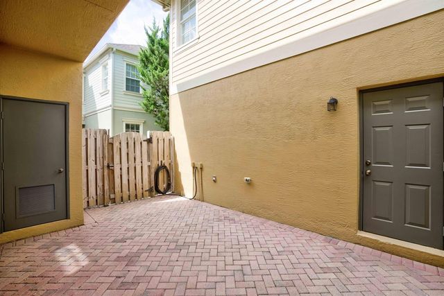 158 W Thatch Palm Circle, Jupiter, FL 33458