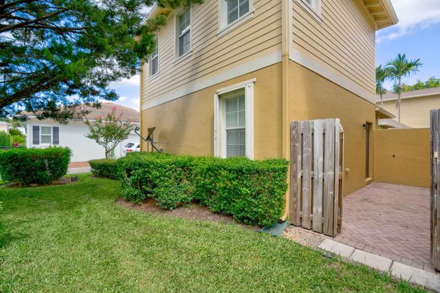 158 W Thatch Palm Circle, Jupiter, FL 33458