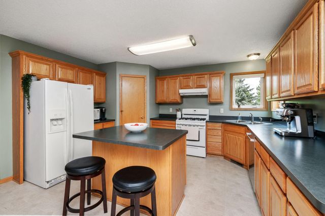 13522 Oakwood Drive, Rogers, MN 55374