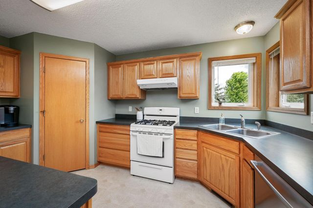 13522 Oakwood Drive, Rogers, MN 55374