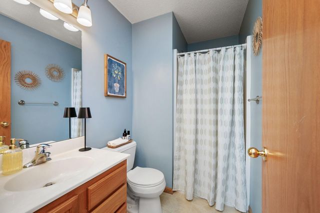 13522 Oakwood Drive, Rogers, MN 55374