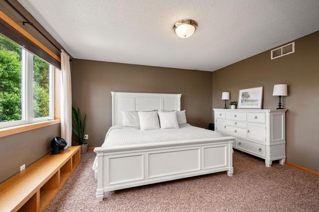 13522 Oakwood Drive, Rogers, MN 55374