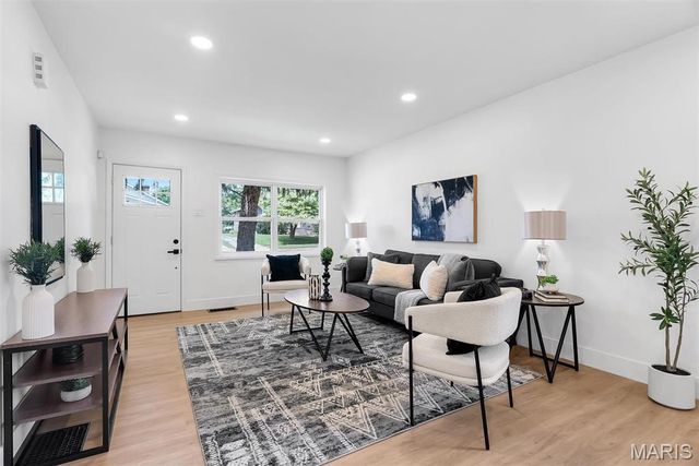 7530 Trenton Avenue, University City, MO 63130