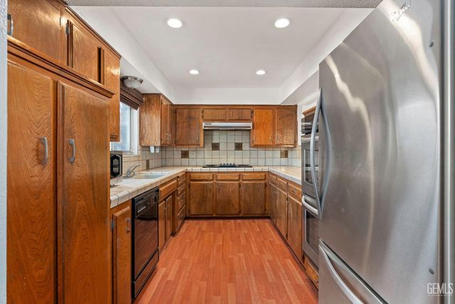 1401 Libra Court, Bakersfield, CA 93309