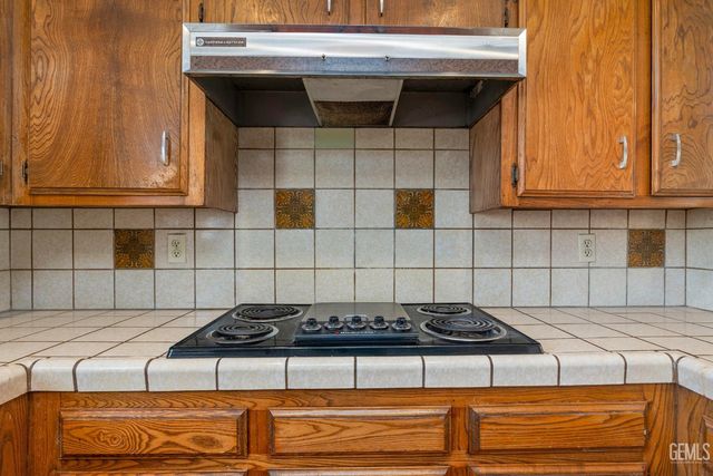 1401 Libra Court, Bakersfield, CA 93309