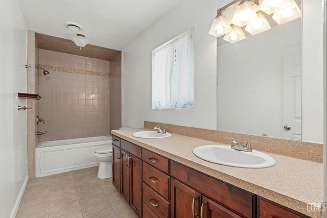 1401 Libra Court, Bakersfield, CA 93309