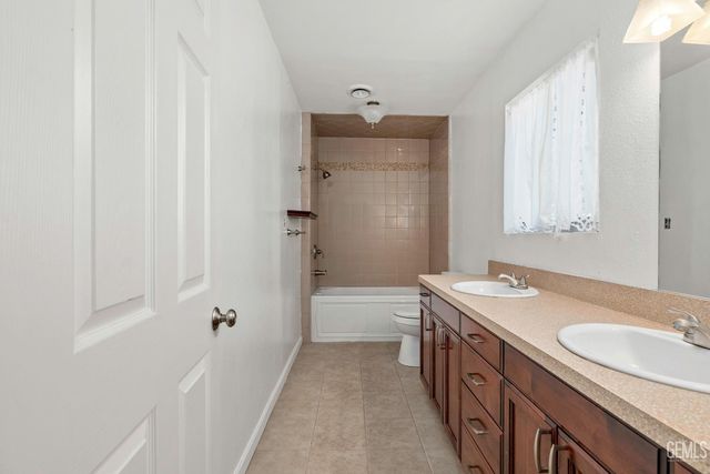 1401 Libra Court, Bakersfield, CA 93309